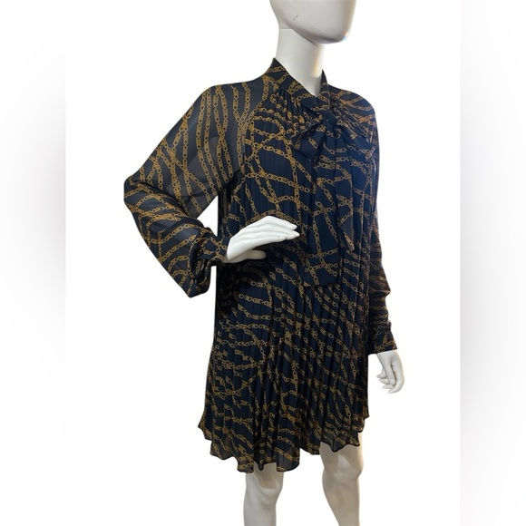 MICHAEL KORS
Chain-Link Print Dress Navy and Gold Patterned Dress - Picture 4 of 8
